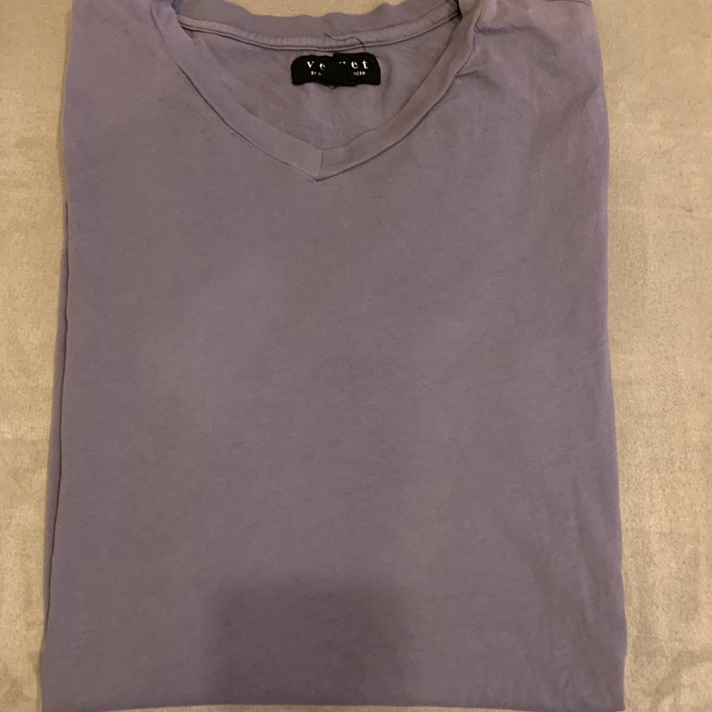 V NECK TEE